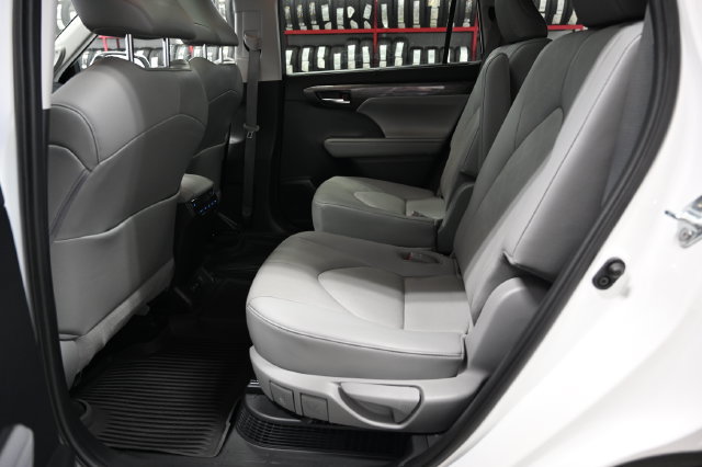 Used 2022 Toyota Highlander Platinum AWD/4WD image 12