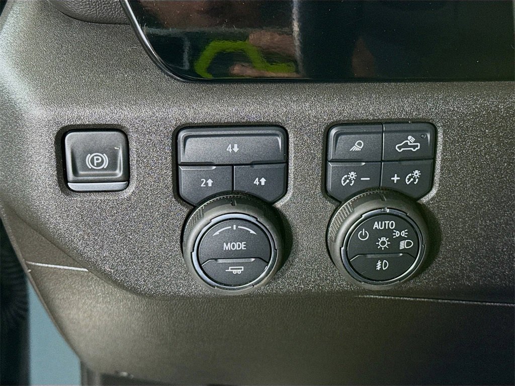 Used 2025 Chevrolet Silverado 3500 LT w/ Safety Package image 19