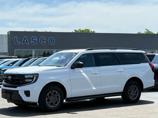 Used 2025 Ford Expedition Max Active AWD/4WD image 1