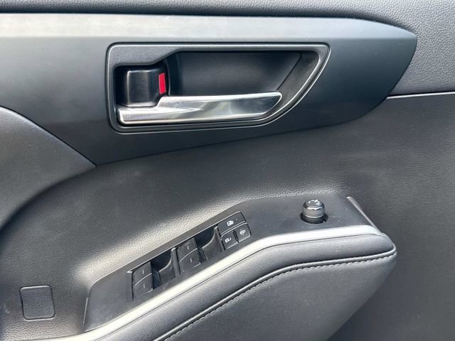 Used 2024 Toyota Highlander XLE FWD image 27