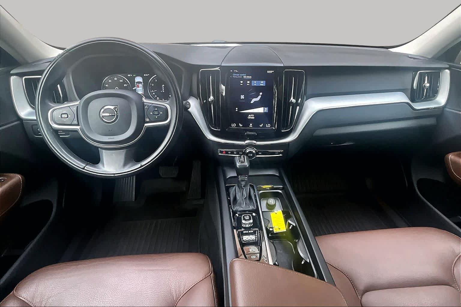 Used 2018 Volvo XC60 T6 Momentum w/ Convenience Package AWD/4WD image 15