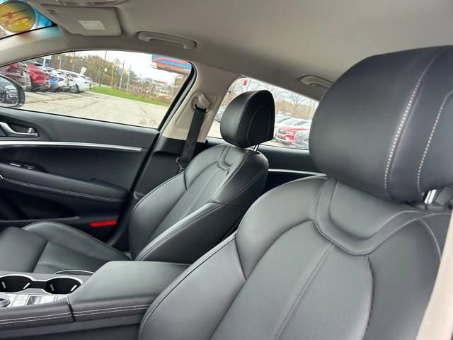 Used 2024 Genesis G70 2.5T image 12