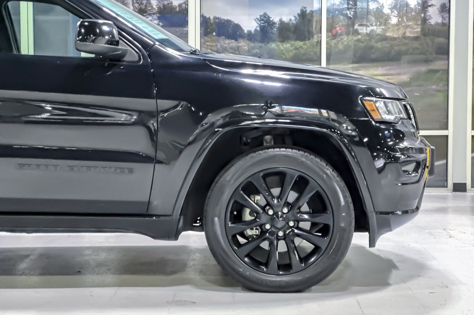 Used 2020 Jeep Grand Cherokee Altitude AWD/4WD image 36