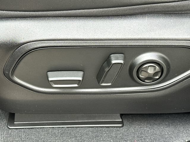 Used 2025 Jeep Grand Cherokee Limited AWD/4WD image 36