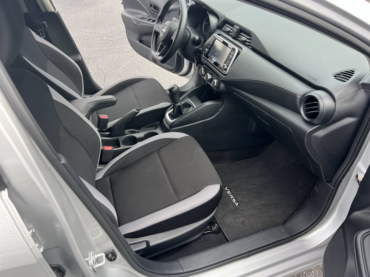 Used 2025 Nissan Versa S FWD image 34