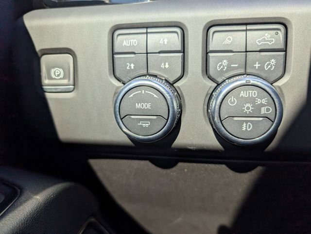 Used 2024 GMC Sierra 2500 AT4 w/ AT4 Premium Plus Package AWD/4WD image 25