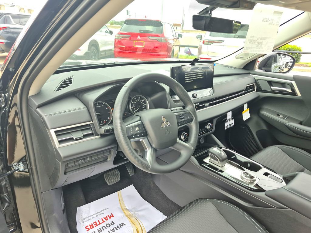 New 2026 Mitsubishi Outlander ES image 9