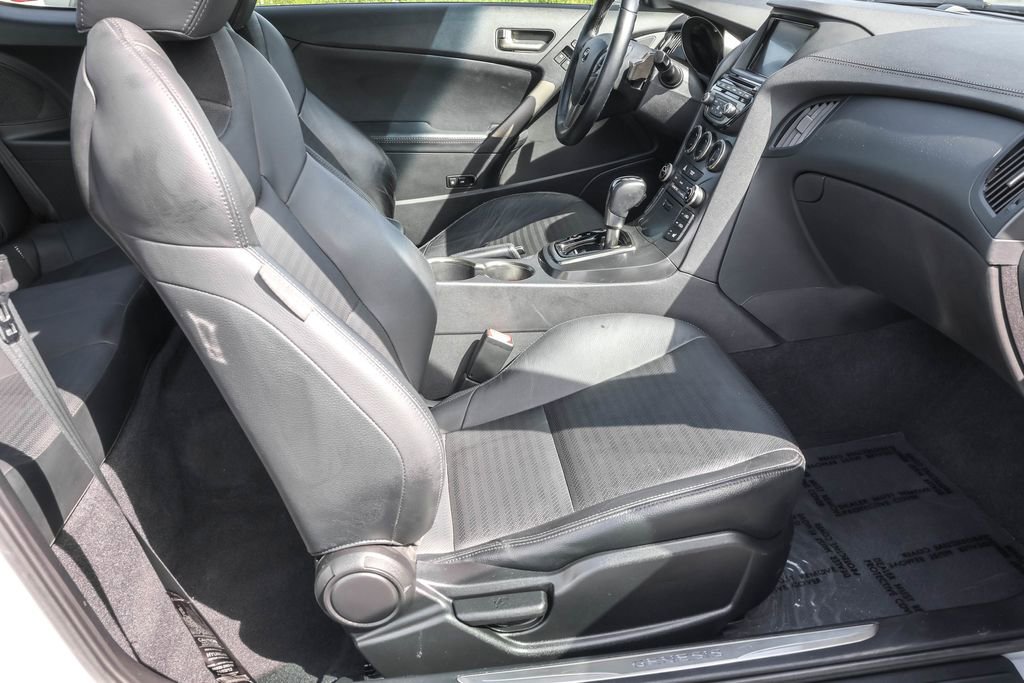 Used 2013 Hyundai Genesis 3.8 RWD image 35