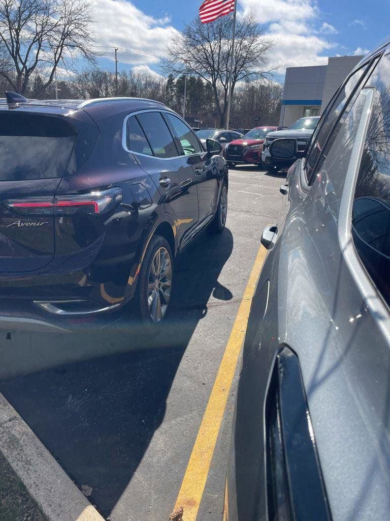 Used 2021 Buick Envision Avenir w/ Technology Package II image 3