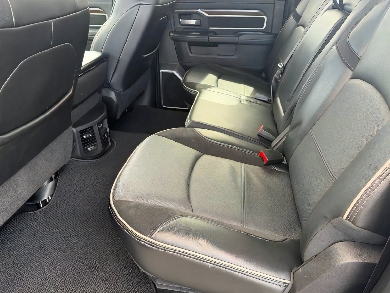 Used 2024 RAM 2500 Laramie AWD/4WD image 16