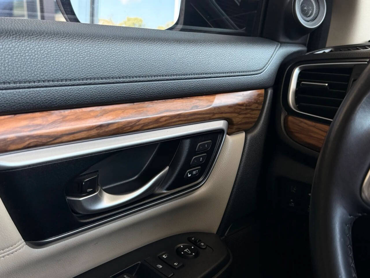 Used 2018 Honda CR-V Touring image 12