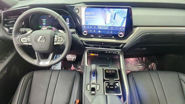 Used 2026 Lexus TX 500h AWD w/ Technology Package image 39