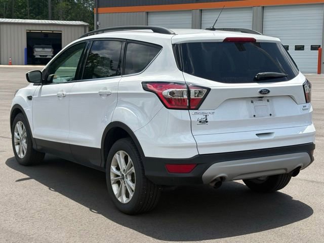 Used 2017 Ford Escape SE w/ Equipment Group 201A FWD image 3