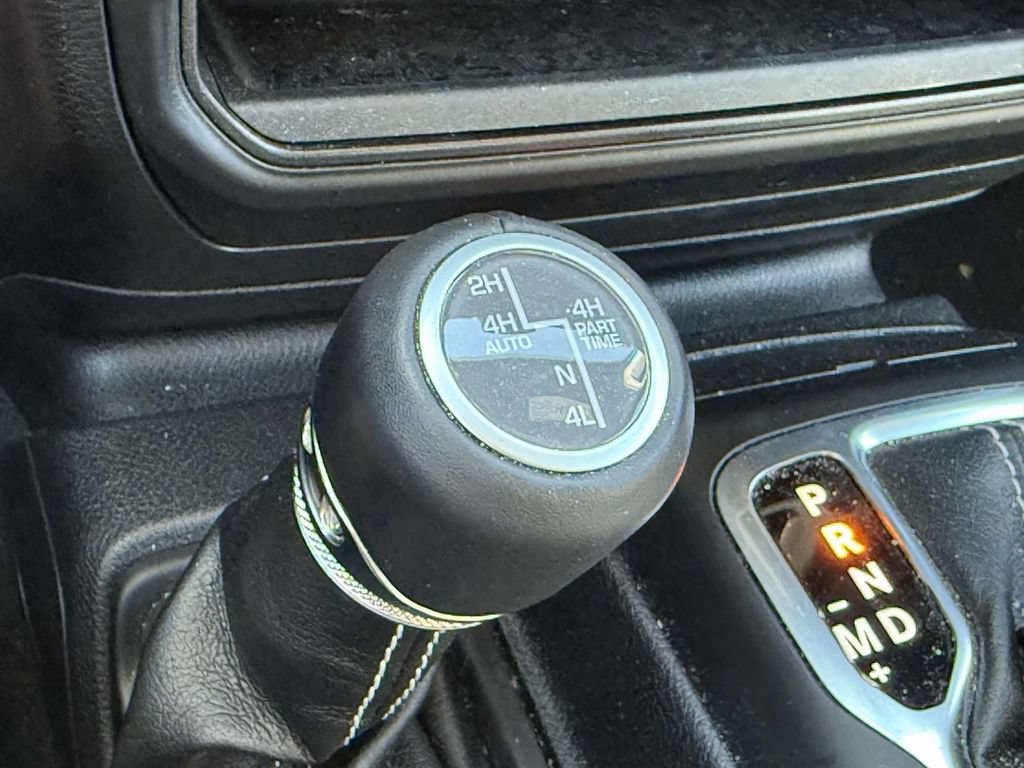 Used 2023 Jeep Wrangler Unlimited Sahara w/ Cold Weather Group AWD/4WD image 28
