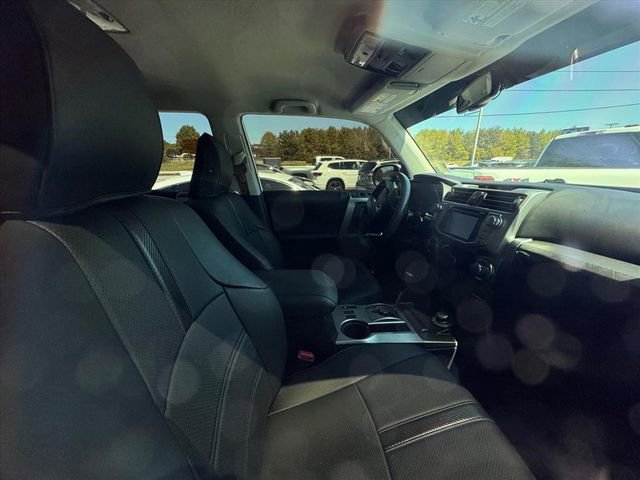 Used 2015 Toyota 4Runner SR5 AWD/4WD image 3