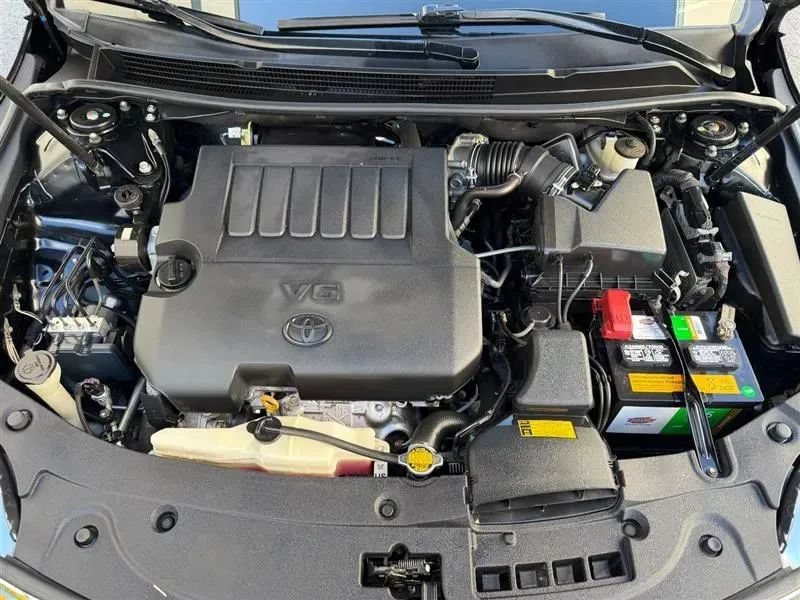 Used 2013 Toyota Avalon XLE Touring FWD image 31