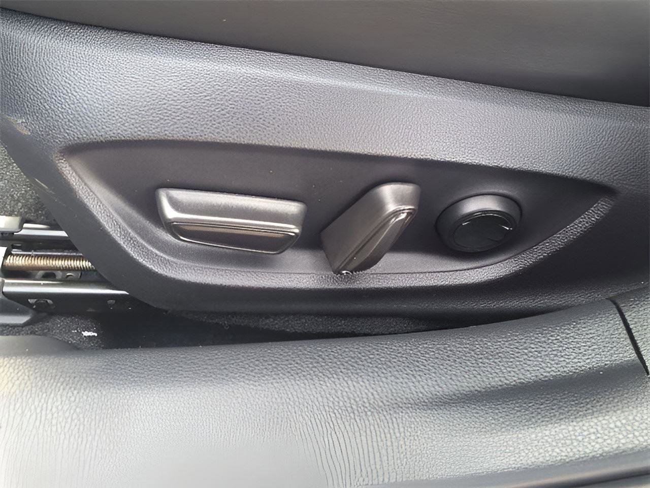 Used 2024 Toyota Prius XLE image 23