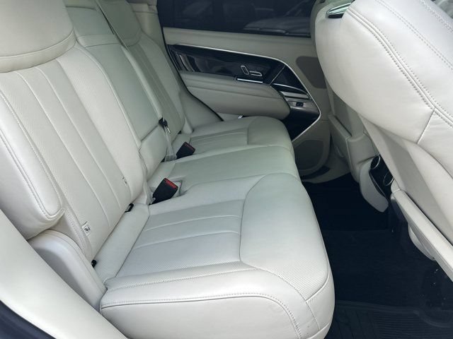 Used 2024 Land Rover Range Rover SE AWD/4WD image 17