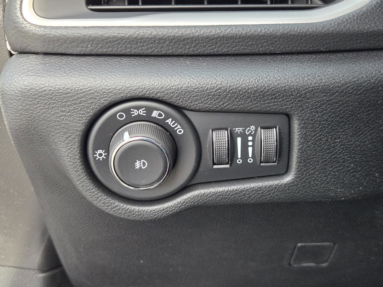 New 2026 Chrysler Pacifica Select image 21