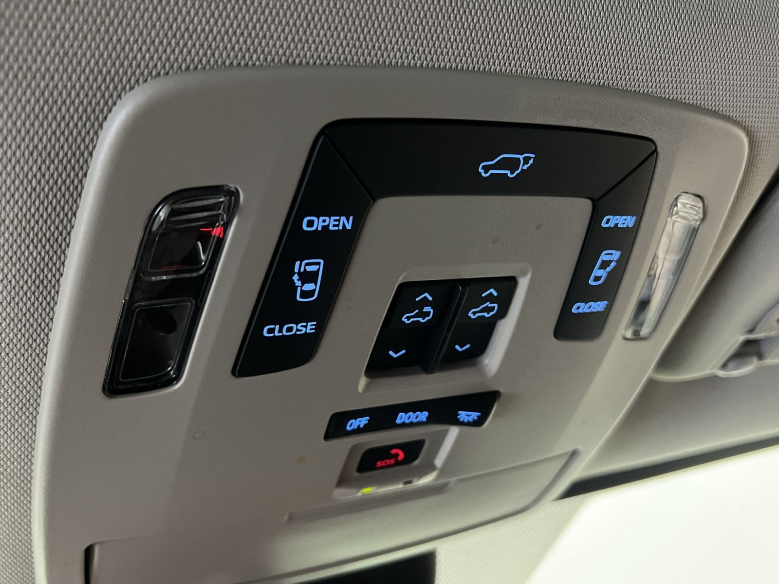 Used 2024 Toyota Sienna XLE w/ XLE Plus Package FWD image 36