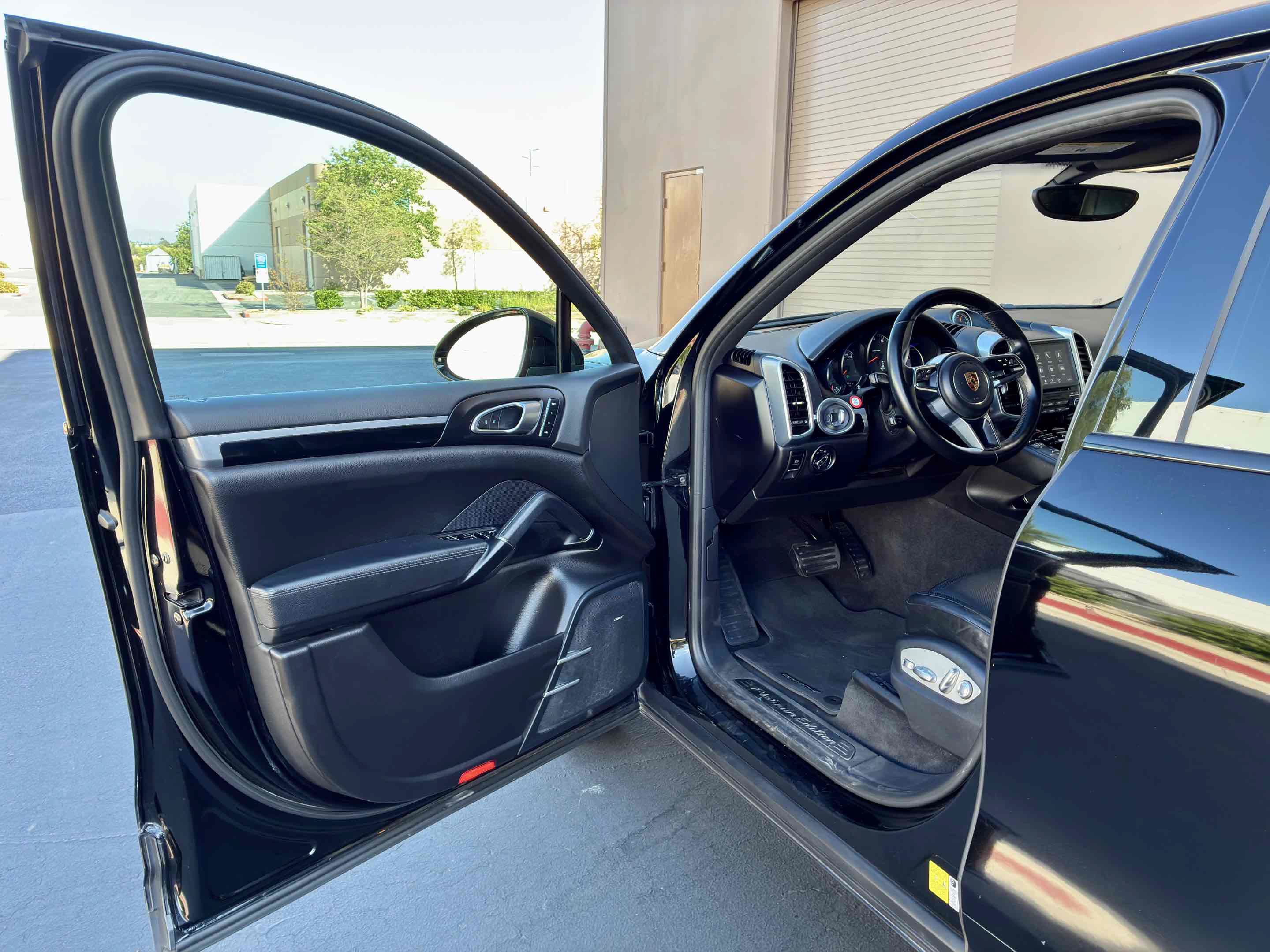 Used 2017 Porsche Cayenne AWD/4WD image 41