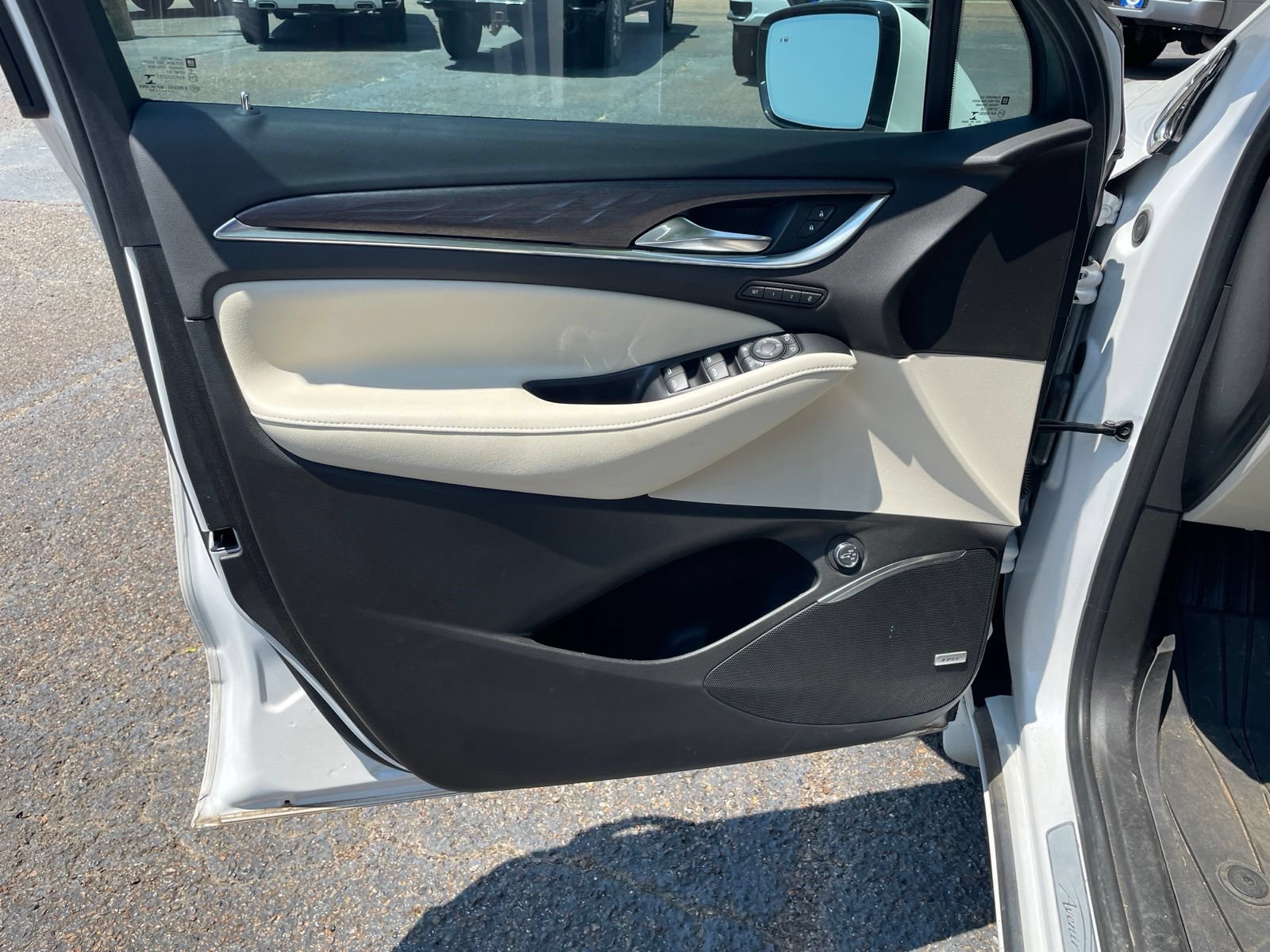 Used 2022 Buick Enclave Avenir w/ Avenir Technology Package FWD image 17