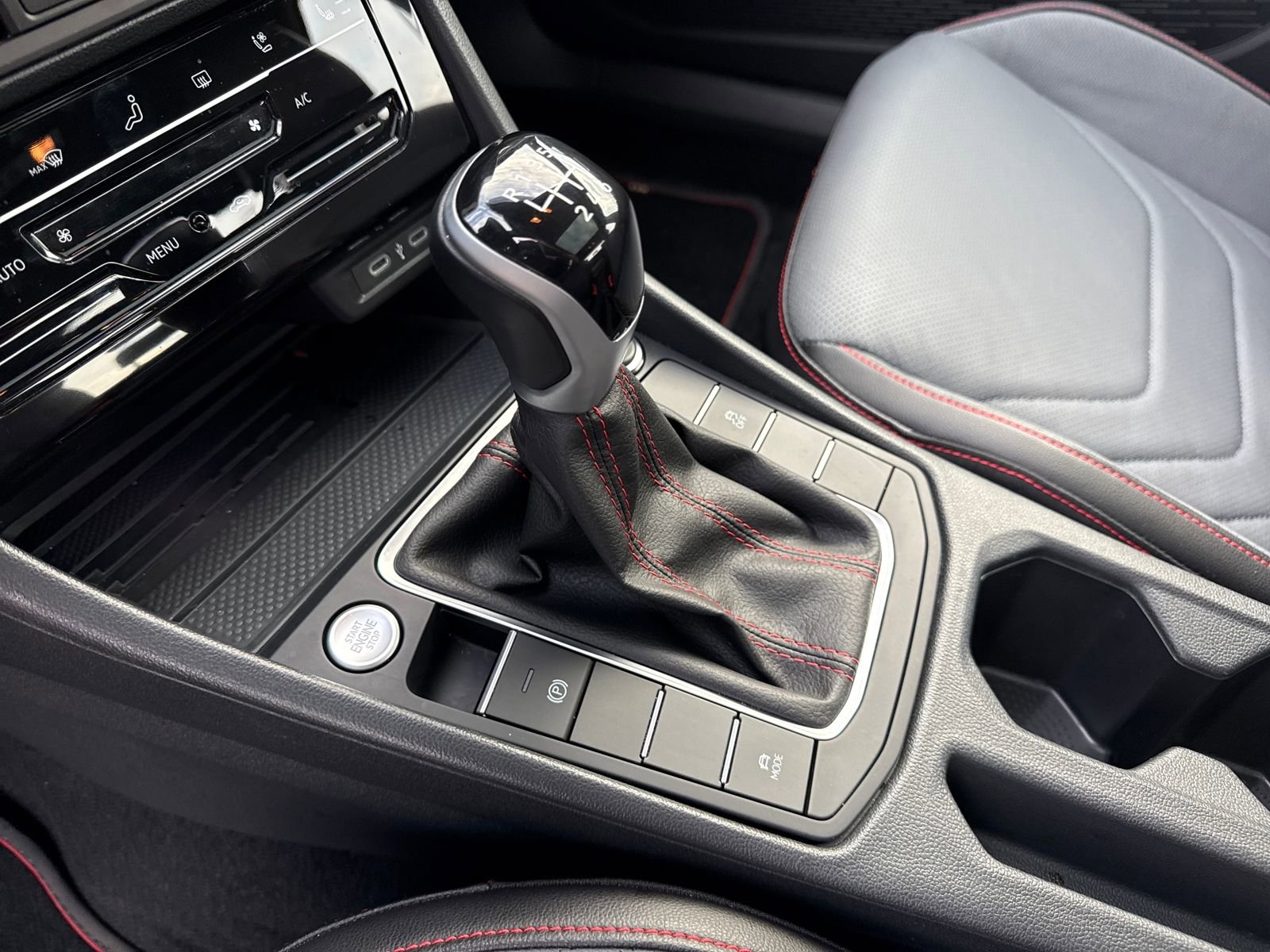 Certified 2025 Volkswagen Jetta GLI Autobahn w/ GLI Black Package image 15