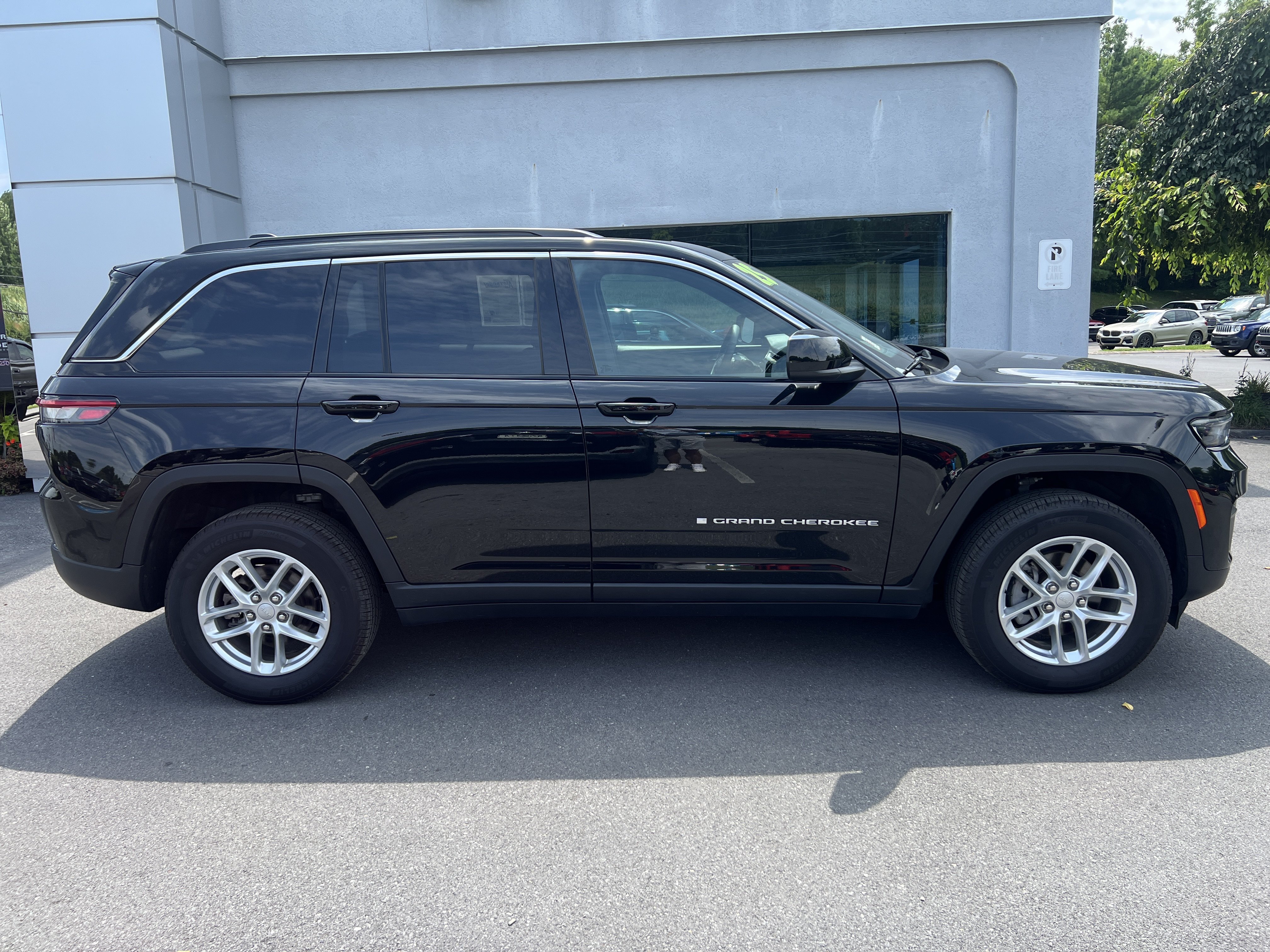 Certified 2025 Jeep Grand Cherokee Laredo X w/ Luxury Tech Group I AWD/4WD video 2