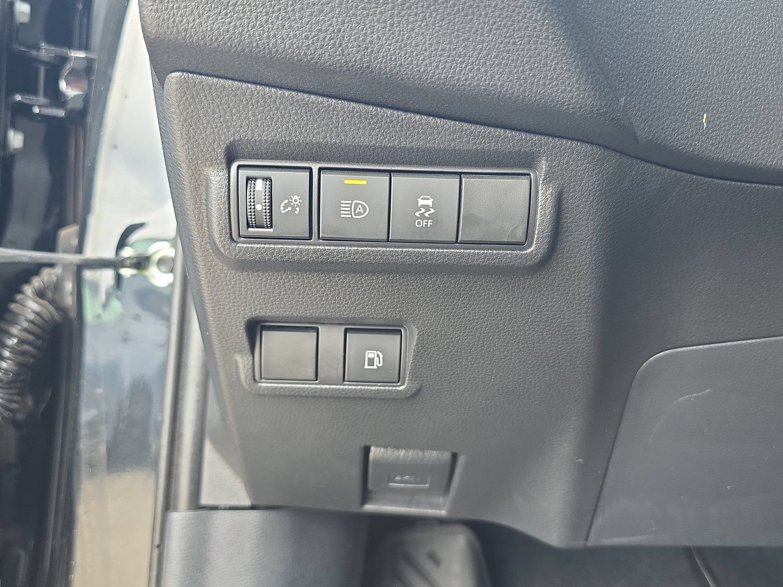 Used 2025 Toyota Corolla Cross AWD Hybrid image 23