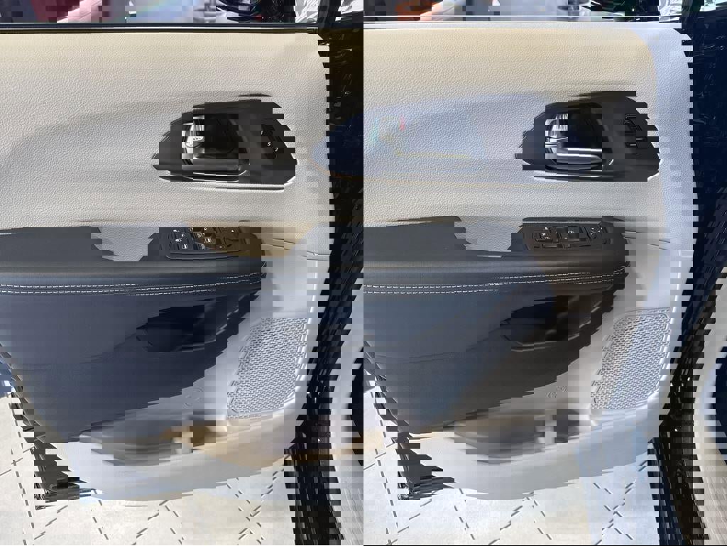 Used 2024 Chrysler Pacifica Touring-L image 16