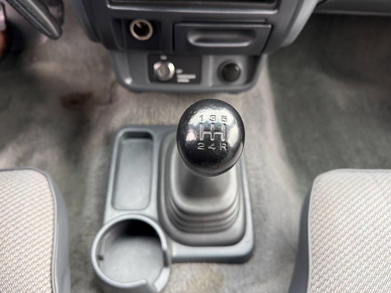 Used 2001 Nissan Frontier XE image 20