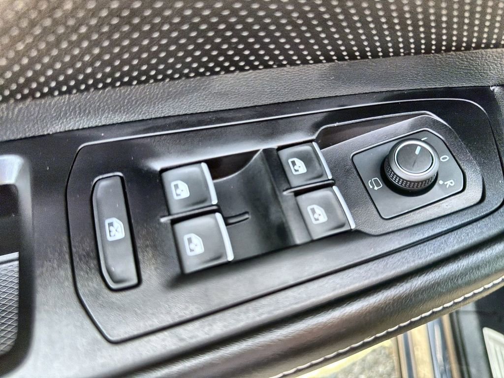 Used 2024 Volkswagen Atlas Cross Sport SEL Premium R-Line image 15