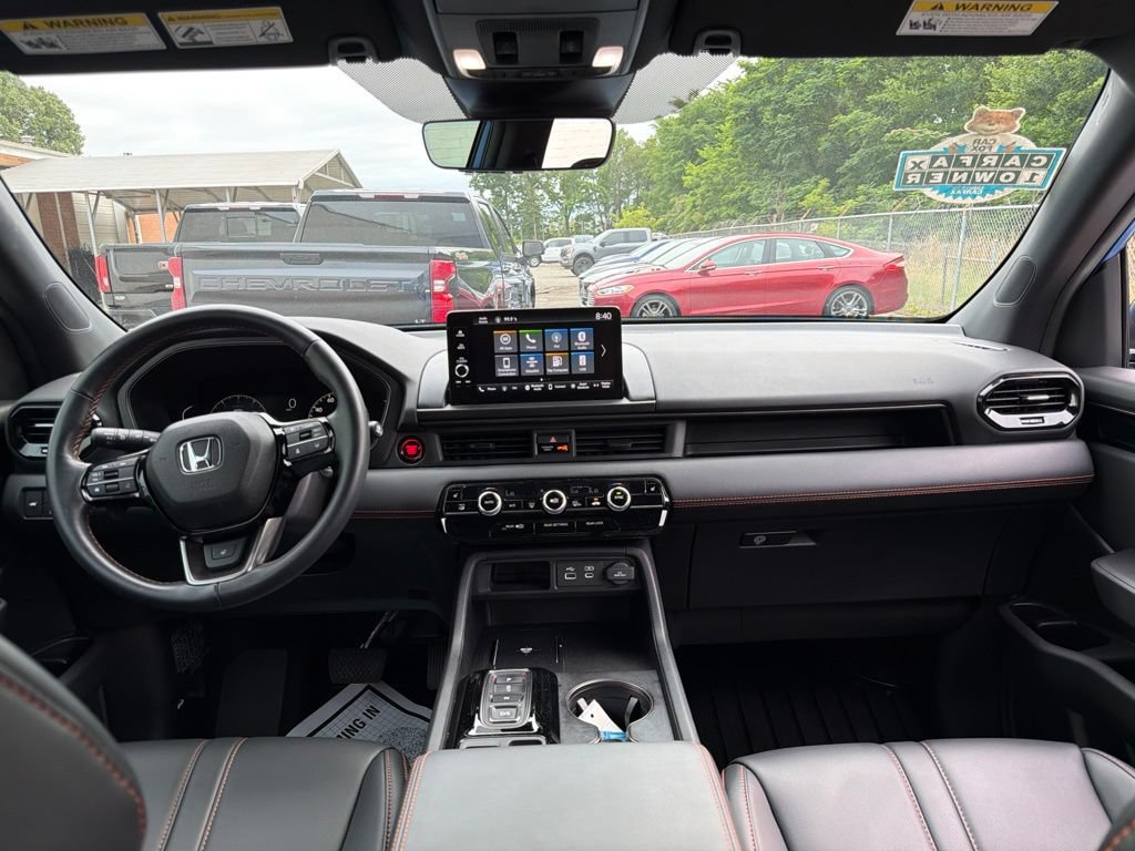 Used 2025 Honda Pilot TrailSport image 23