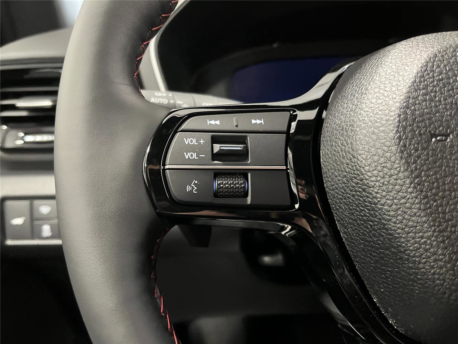 New 2025 Honda Pilot Black Edition image 18