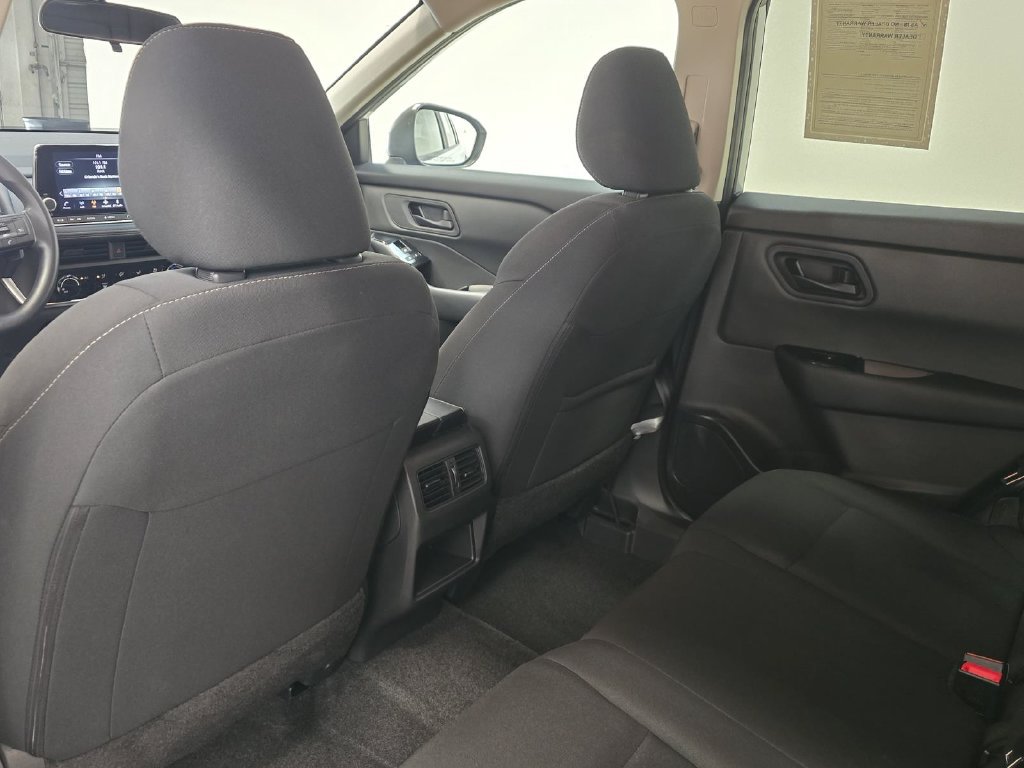 Used 2025 Nissan Rogue S FWD image 21