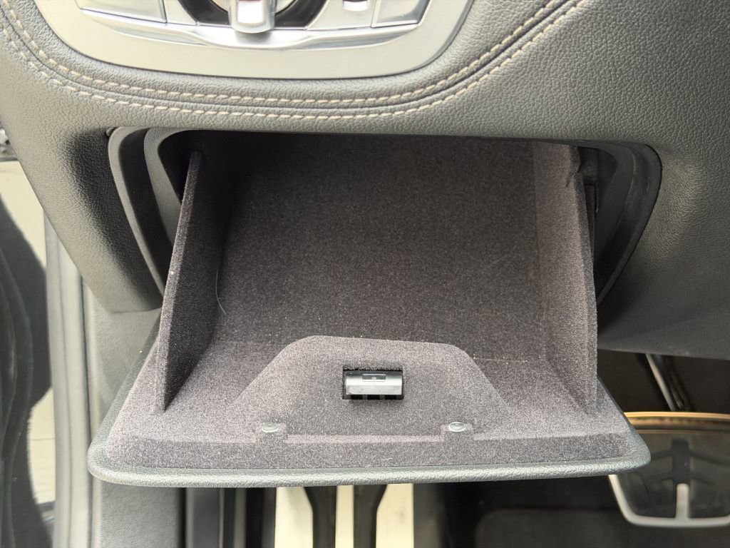 Used 2019 BMW 740i xDrive w/ M Sport Package image 32