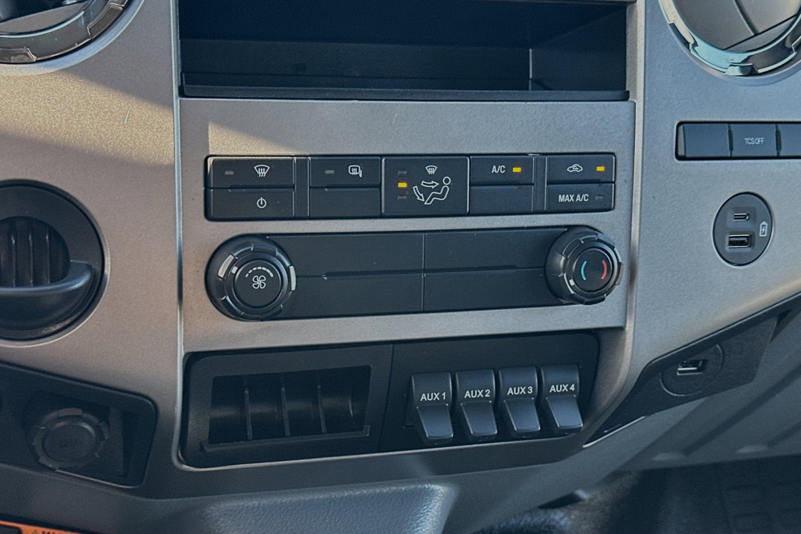 Used 2023 Ford F650 2WD Regular Cab Super Duty image 19