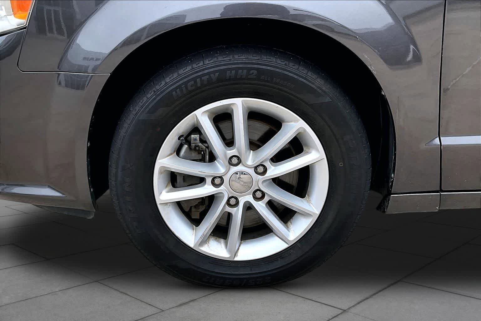Used 2020 Dodge Grand Caravan SXT FWD image 14