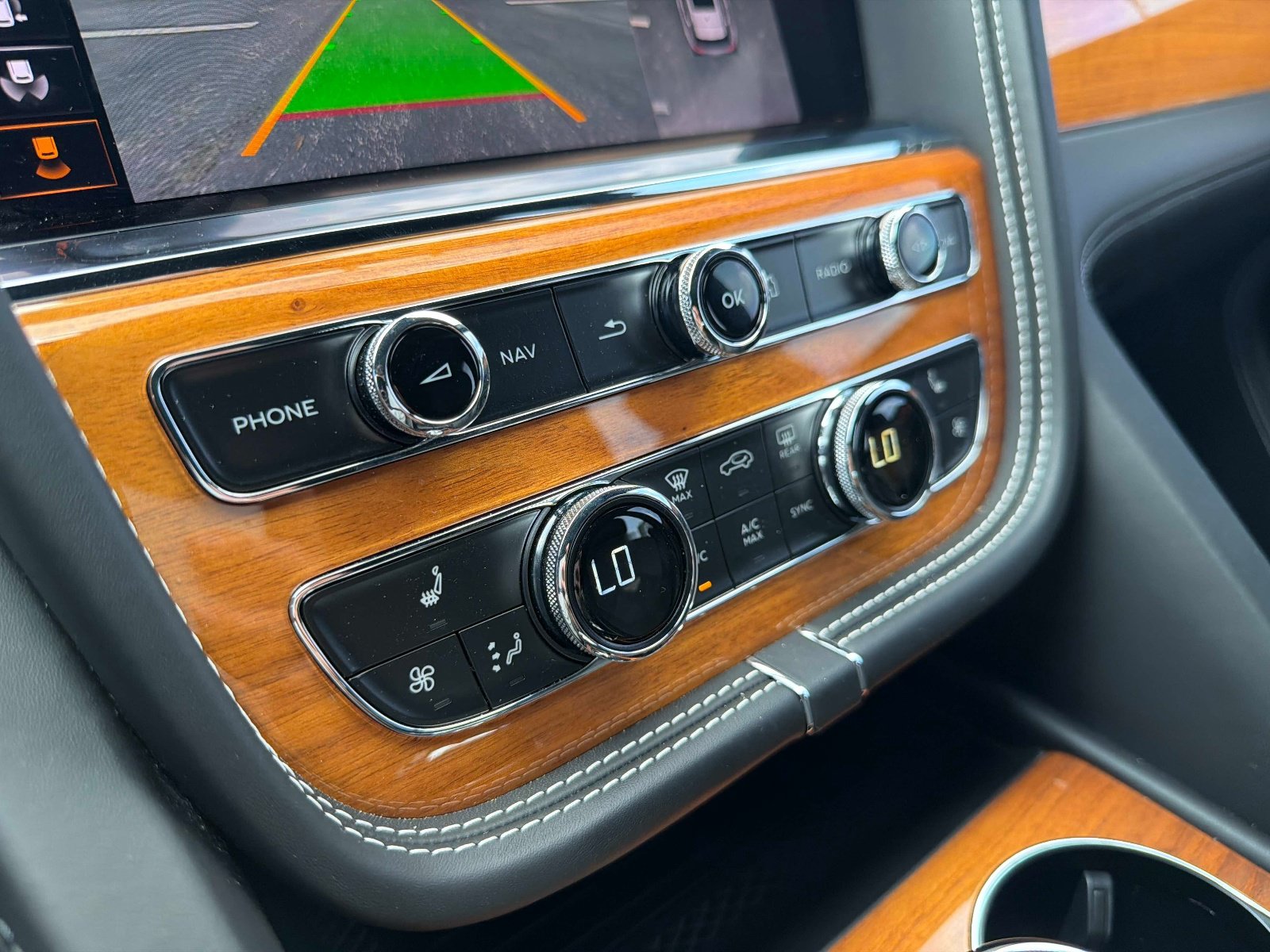 Used 2022 Bentley Bentayga AWD/4WD image 44