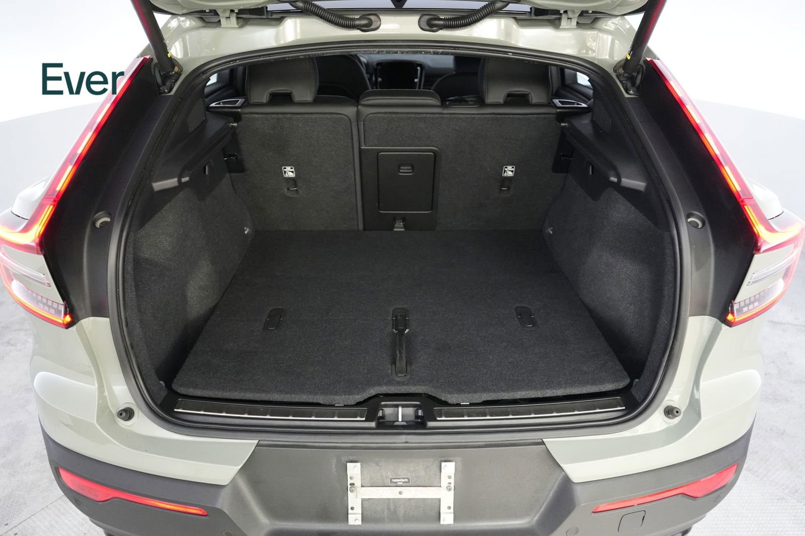 Used 2023 Volvo C40 P8 Recharge Ultimate image 8