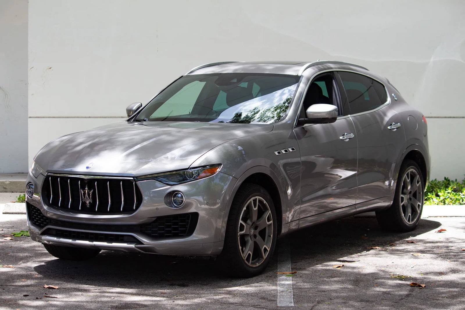 Used 2017 Maserati Levante w/ Luxury Package AWD/4WD image 4