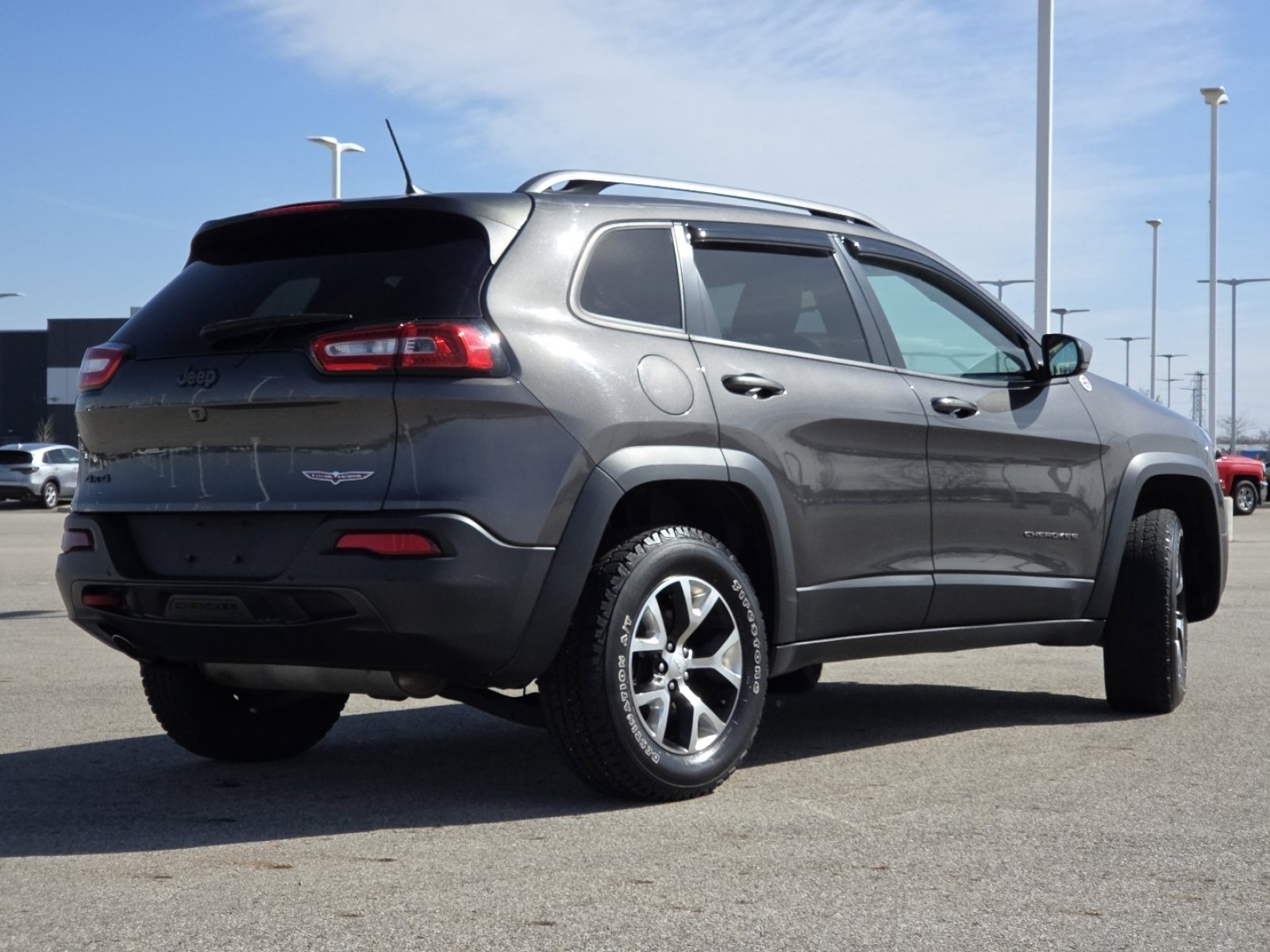 Used 2018 Jeep Cherokee Trailhawk w/ Cold Weather Group image 17