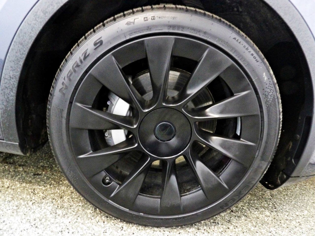 Used 2022 Tesla Model Y Long Range AWD/4WD image 22