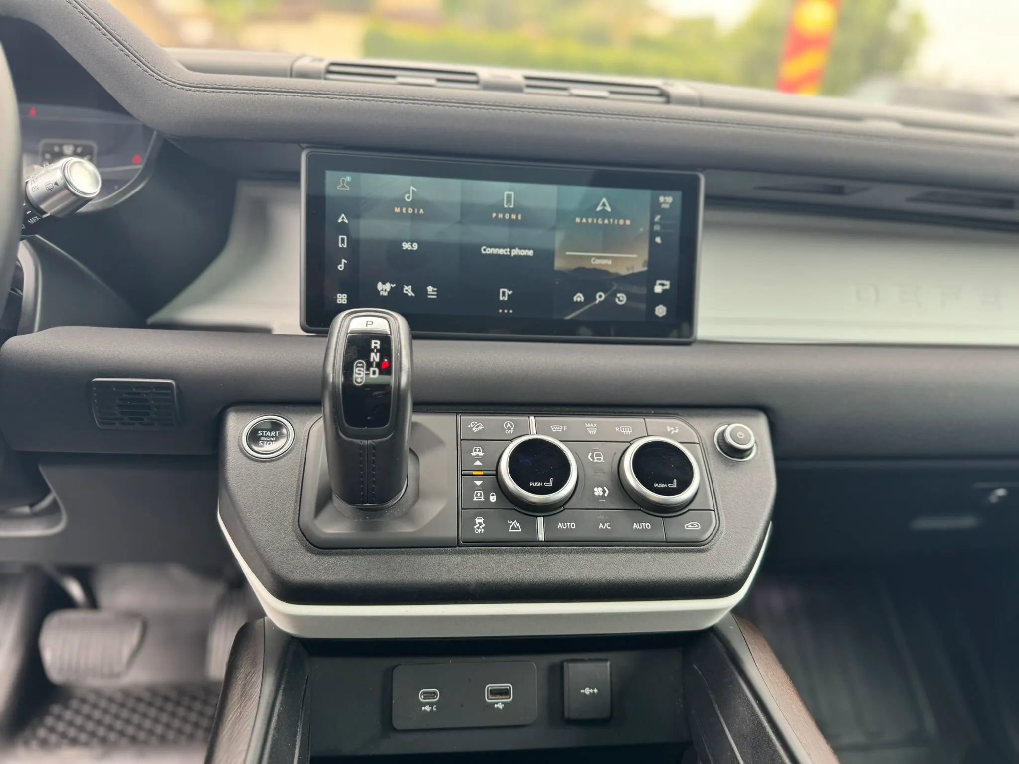 Used 2022 Land Rover Defender 110 X-Dynamic SE AWD/4WD image 19
