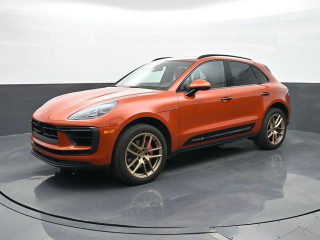 Certified 2023 Porsche Macan S AWD/4WD image 1