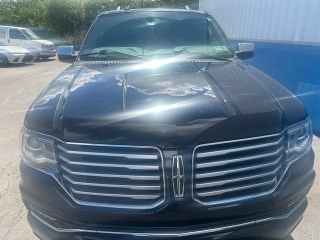 Used 2017 Lincoln Navigator Select AWD/4WD image 3