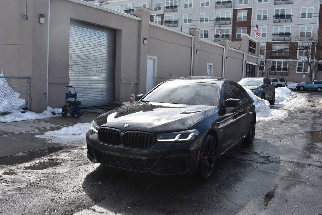 Used 2023 BMW 530e xDrive w/ Executive Package image 2