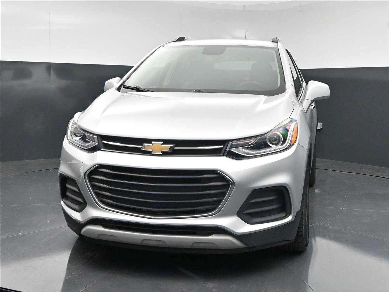Used 2018 Chevrolet Trax LT w/ LT Convenience Package FWD image 2