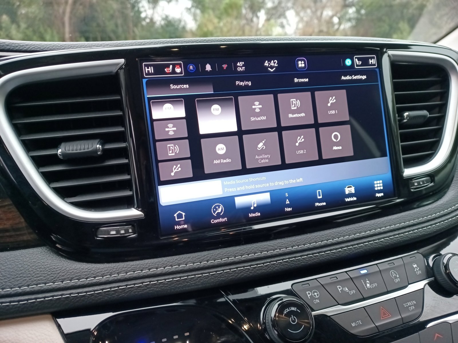 Used 2024 Chrysler Pacifica Limited image 14