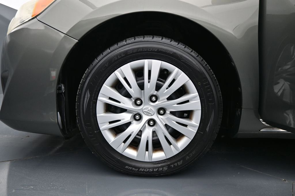 Used 2014 Toyota Camry LE FWD image 25